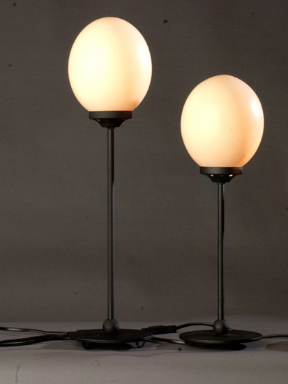 Strutsägglampa på fot