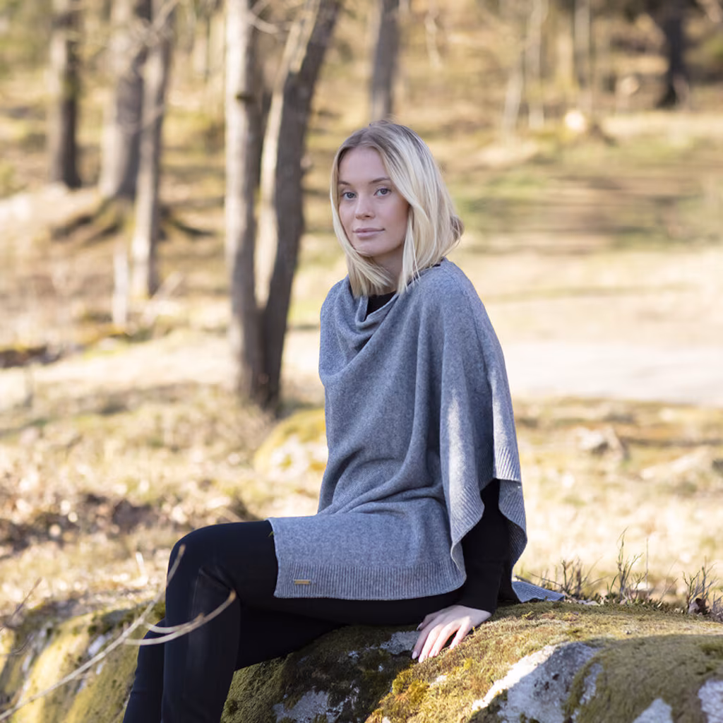 Elin Poncho grå melange