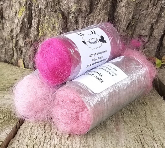 Kardadull 3*10g smånystan i färgad ull i rosa nyanser