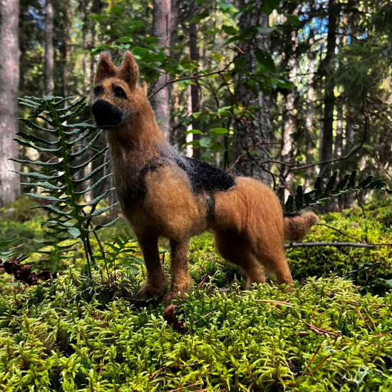 Ulltovad hund i gruppen Landshopping.se / Hem & Hantverk / Handarbete / Nålfiltning - tovning hos Landshopping (10229_2024hundschafer)