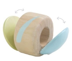Rullande skallra babyleksak av trä från Plantoys