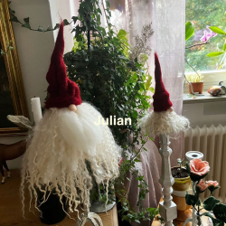 Tomte med långa ullockar