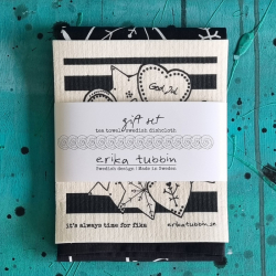 gåvoset SWEDISH FIKA GINGERBREAD kökshandduk + disktrasa svart-vit