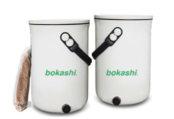 Startkit - Bokashi 2.0 gräddvit - 2 st designade hinkar för köksbänken + 1 kg strö
