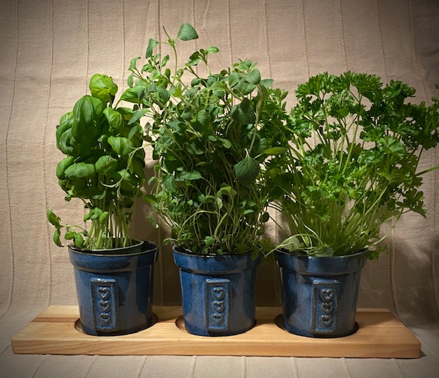 3 st burkar/krukor i stengods med tillhörande träbräda - 3 Hjärtan 2