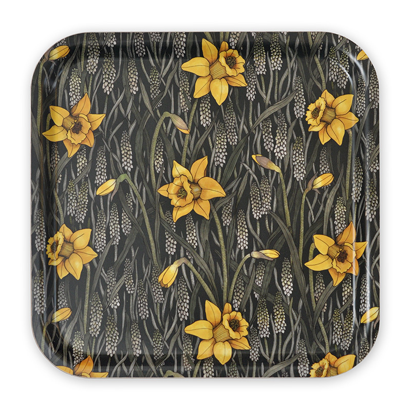 Bricka Vårpärlor mörkgrön, 32x32 cm, med mönster med påskliljor och pärlhyacinter