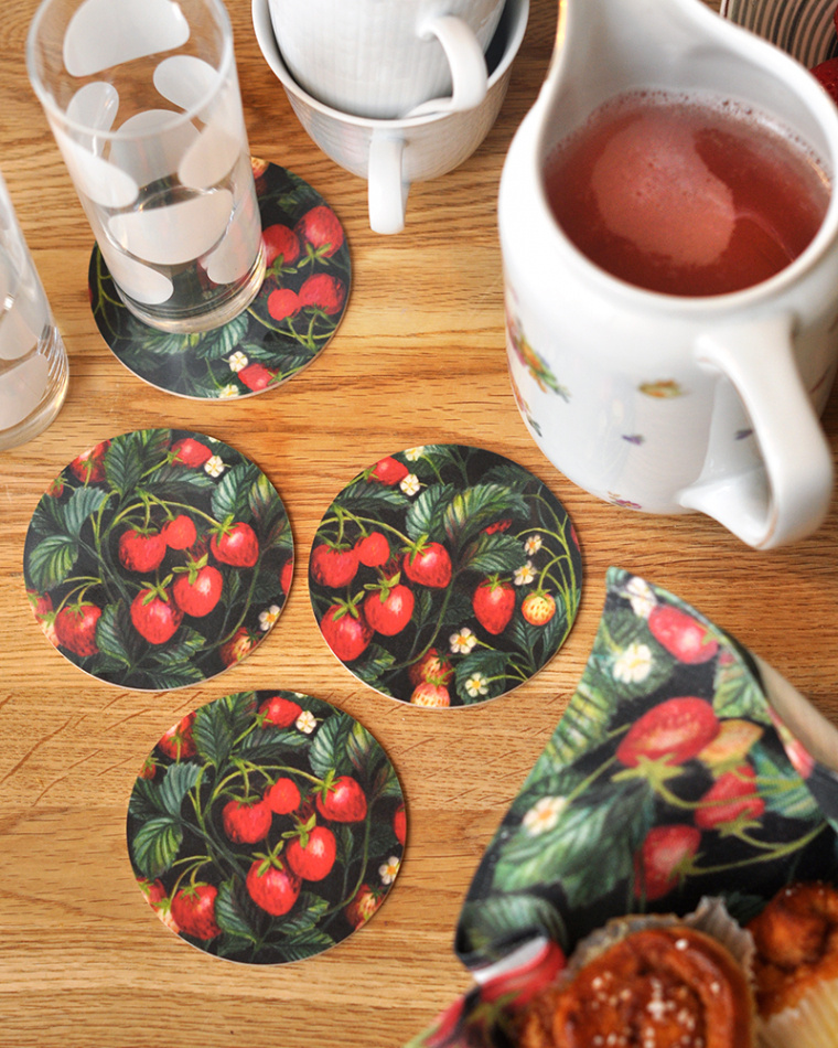 Glasunderlägg eller drinkunderlägg med mönster med jordgubbar