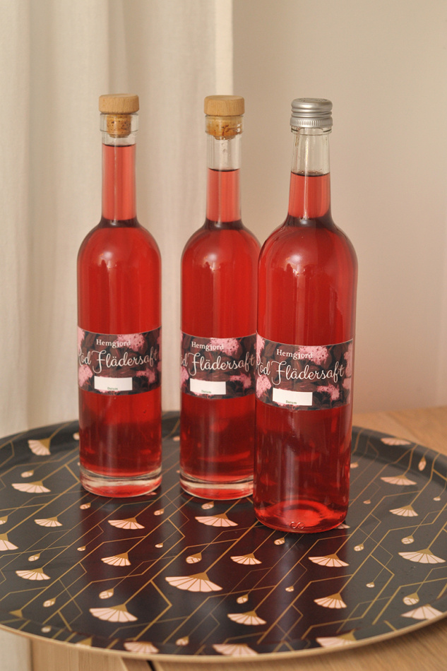 Flasketiketter Röd Flädersaft 2