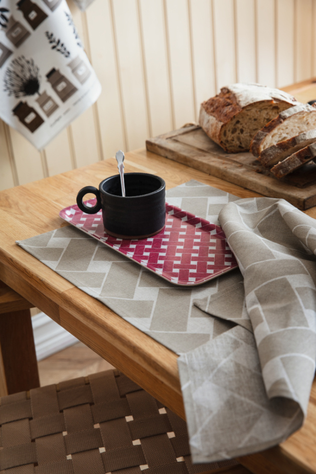 Korg, bricka, röd, 32x15cm