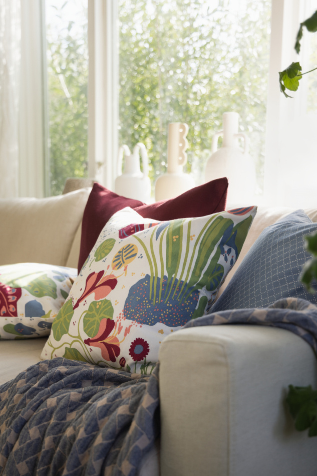 Ailanthus, kuddfodral, ljus multi, 47x47cm