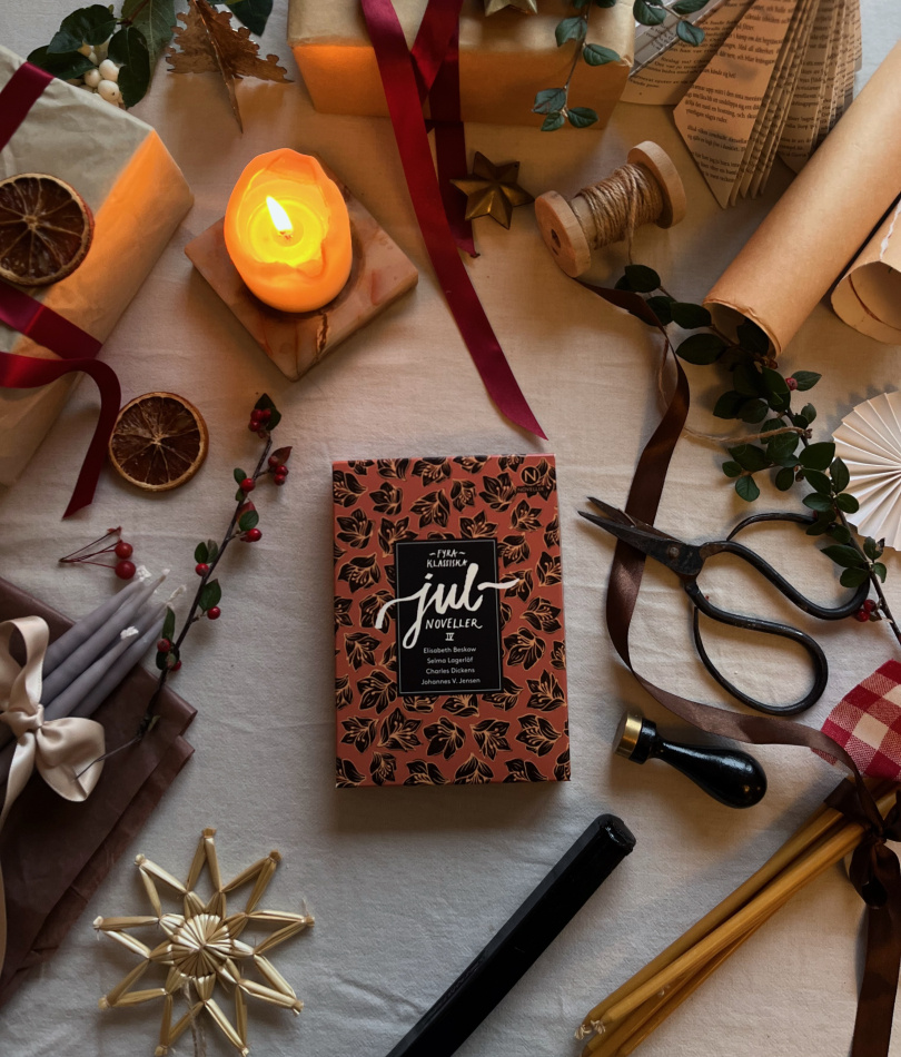Presentask med fyra böcker: Julnoveller IV