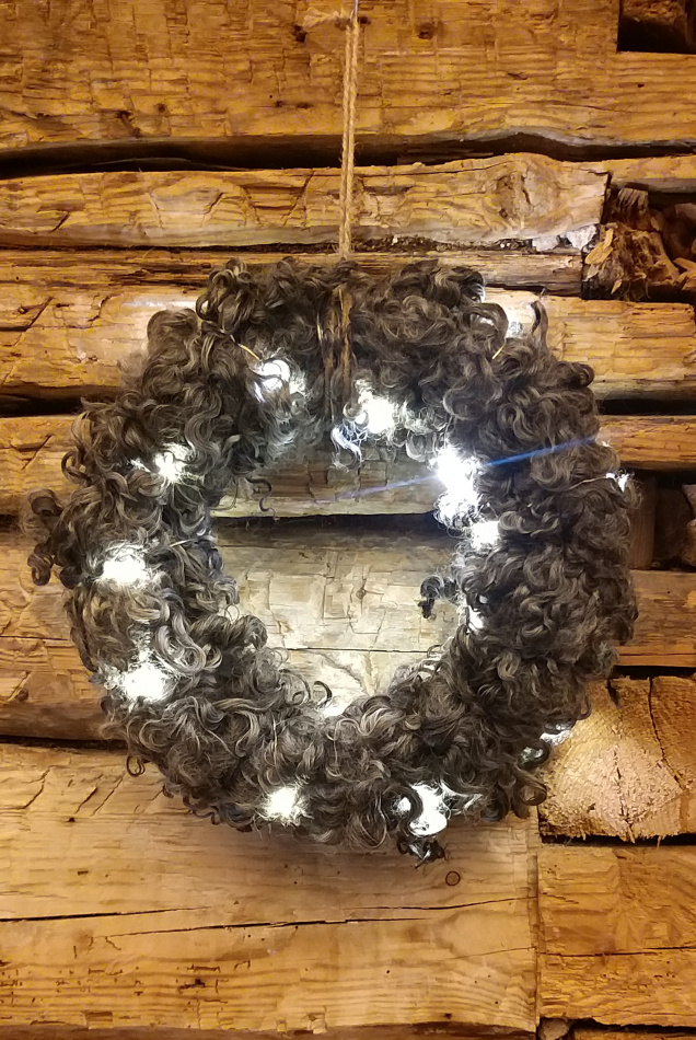 Ullkrans med ljusslinga 27 cm i dia