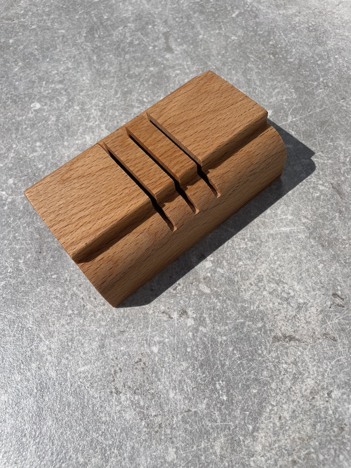 Tvålfat i bokträ med lite högre kanter