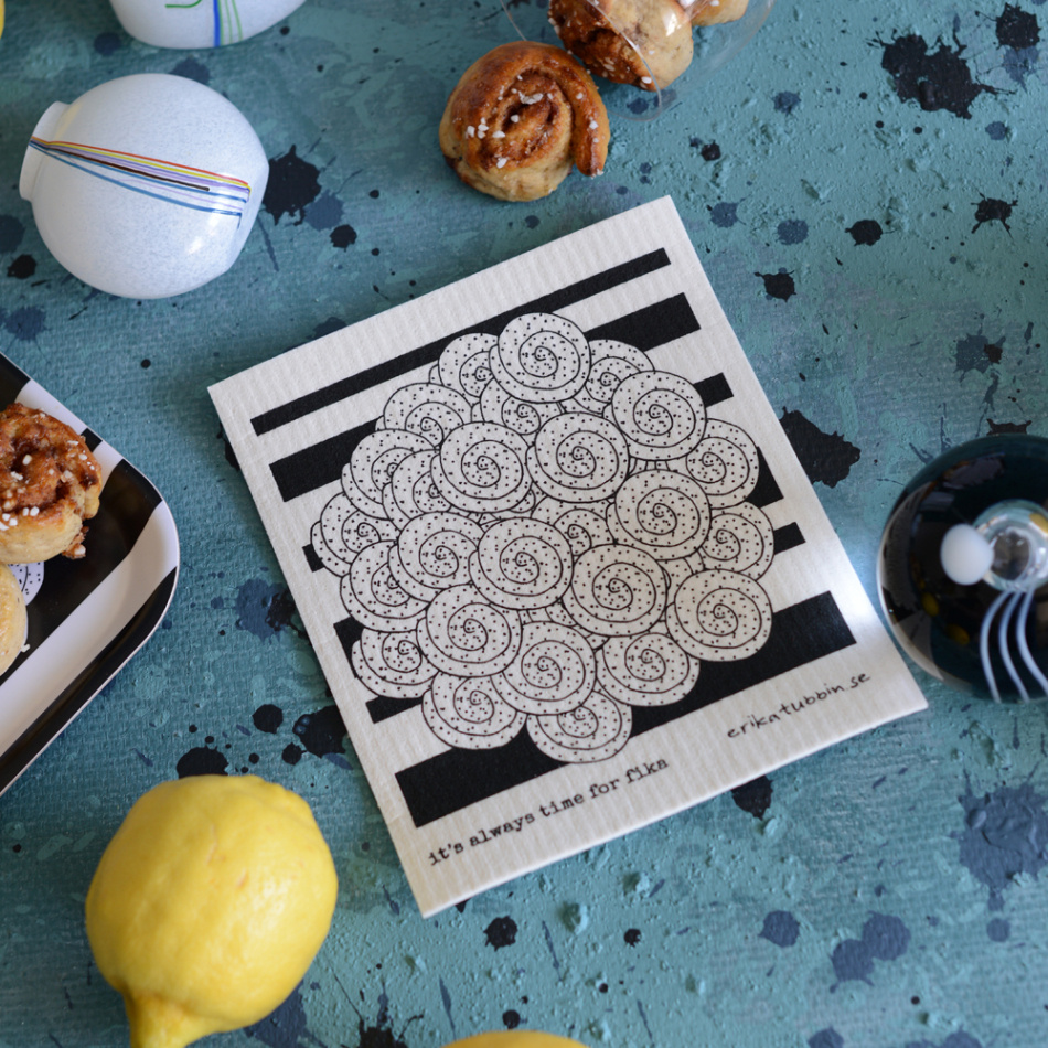 gåvoset SWEDISH FIKA CINNAMON kökshandduk + disktrasa gul-vit